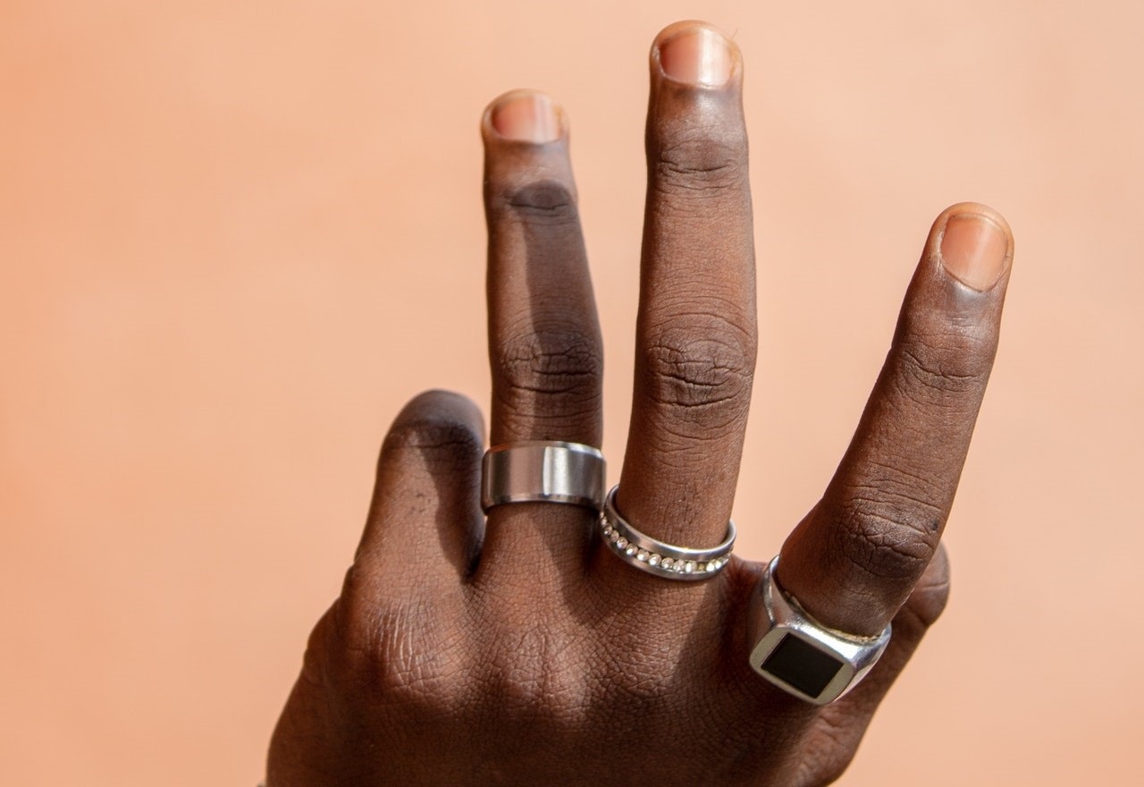 zondag grind vrek How to Wear A Signet Ring: Your Quick Guide · Cladright
