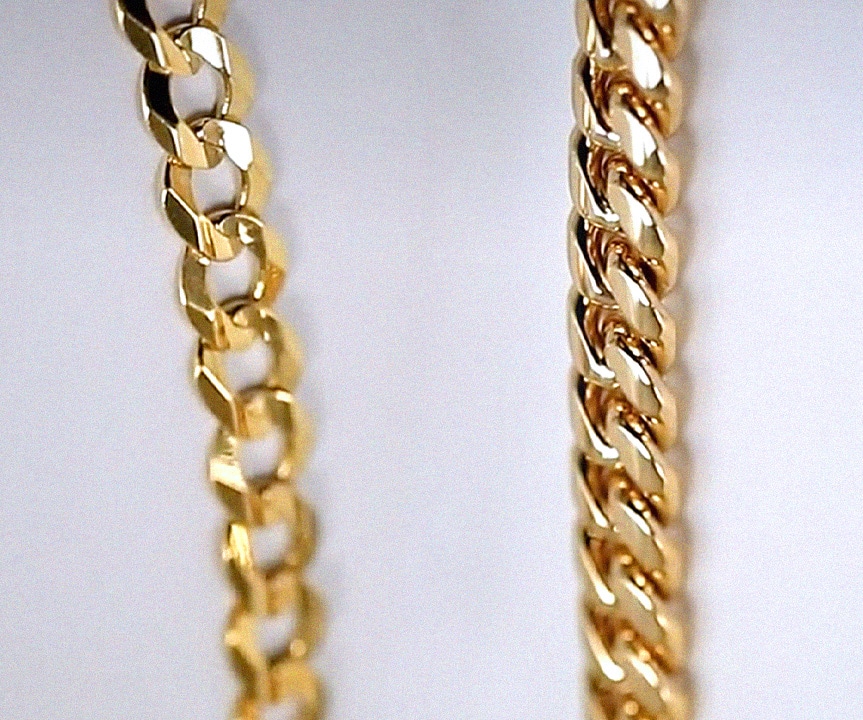 curb chain vs cuban chain close up
